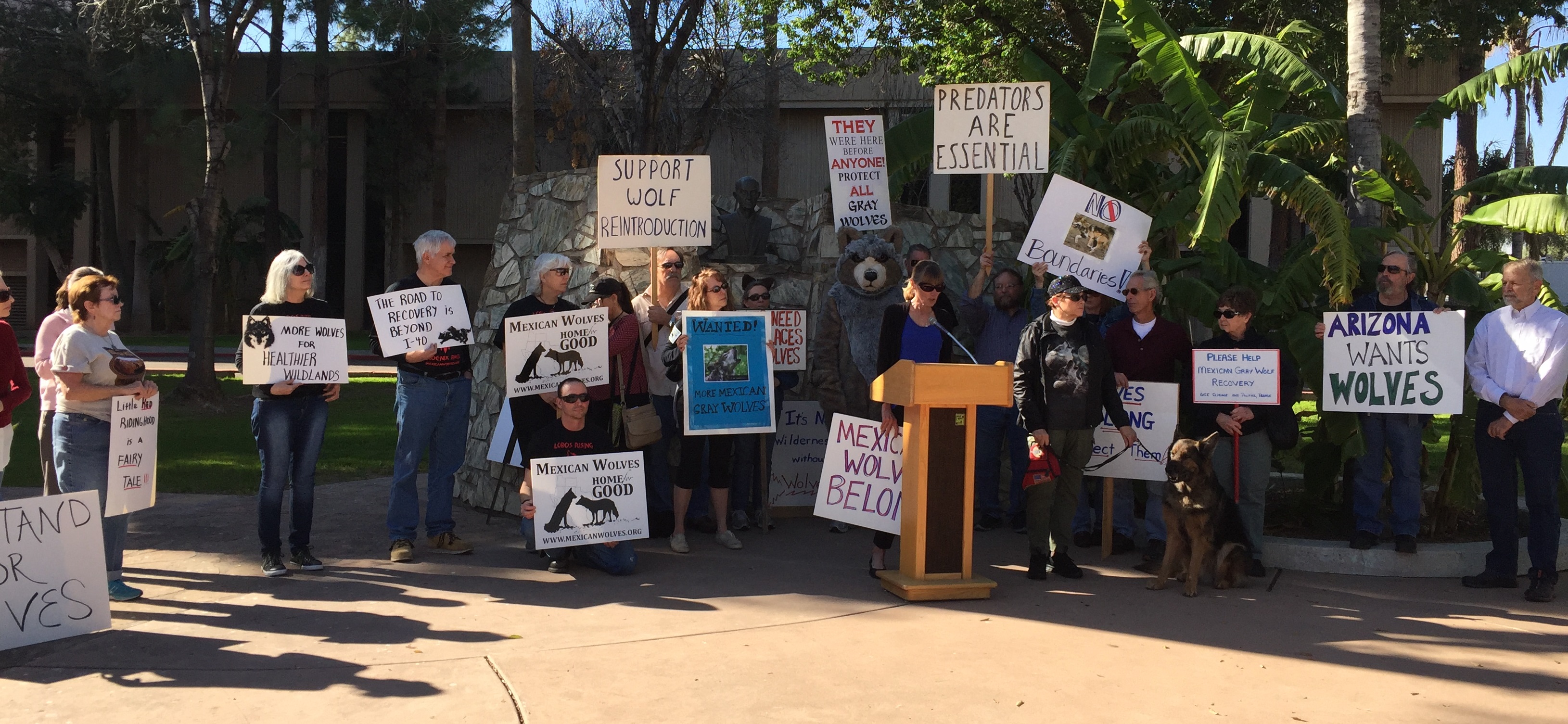 Wolf rally at AZ Capitol Jan2016 cropped